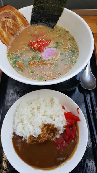 「ヤスモッカ特製ラーメンセット」@東海パーキングエリア上り線スナックコーナーの写真