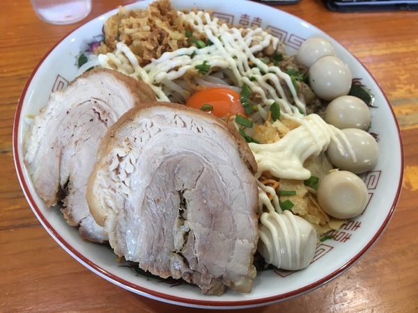 「まぜそば200g  豚2枚 うずら」@らーめん じろきんの写真