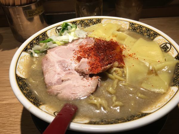 「すごい煮干しラーメン大盛り」@ラーメン凪 川口東口駅前店の写真
