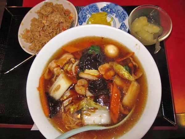 「五目湯麺＋小チャーハンのセット　650円（ランチ）」@花彫酒家の写真