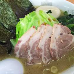 キャベ玉ラーメン(￥900)+ﾁｬｰｼｭｰ(￥200)