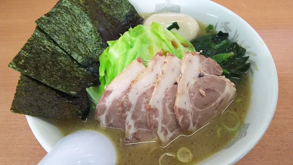 「キャベ玉ラーメン(￥900)+ﾁｬｰｼｭｰ(￥200)」@うえむらや 霧が丘店の写真