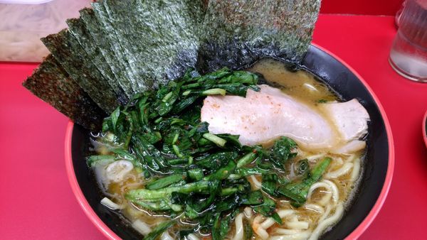 「中盛り　のり　辛ニラ」@横濱家系ラーメン 勝鬨家の写真