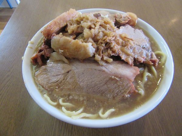 「豚ラーメン（９５０円）」@俺の生きる道 つくば店の写真