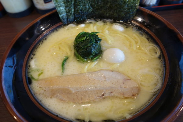 「塩豚骨らーめん730円」@横浜家系ラーメン やまふじ家 野田店の写真