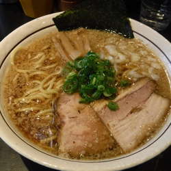 煮干そば（中盛無料）800円