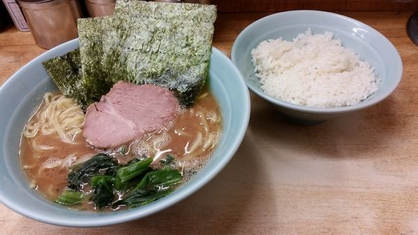 「ラーメン650円　無料ライス中」@横浜ラーメン 武蔵家 志木店の写真