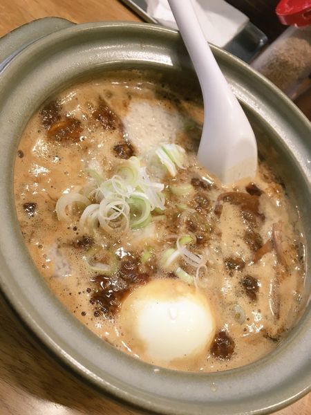 「土鍋ラーメン 麺半分ネギ抜き」@韃靼ラーメン 一秀の写真