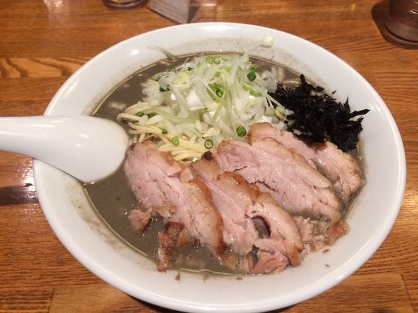 「極濃厚煮干しそば チャーシュー増し」@中村屋総本山の写真