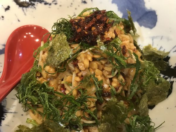 「【気まぐれ限定】よしかわ麺のピリ辛納豆混ぜそば」@ラーメン カワタカの写真