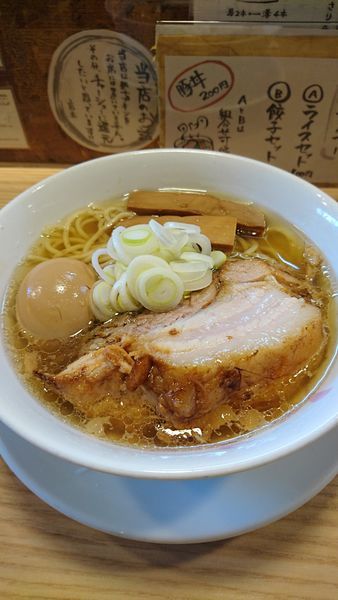 「らーめん macro & 煮玉子」@人類みな麺類の写真