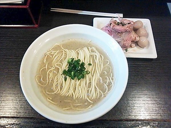 「Wyvern製燻香タラそば（肉増し・うずら味玉）、など」@灰汁中華 丿貫 福富町本店の写真