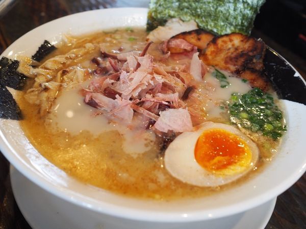 「和風塩とんこつ とろ〜りチャーシュートッピング」@どでかっちゃん 木更津店の写真