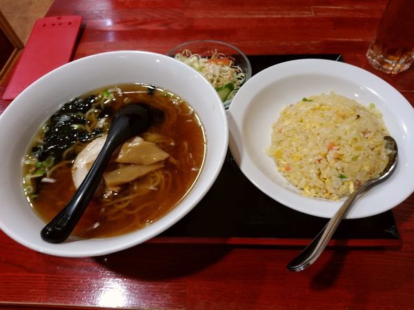 「Ａランチ(醤油ラーメンと半チャーハンのセット)780円」@中国本場的料理 華龍飯店 高崎モントレー店の写真