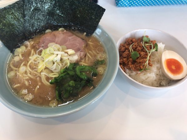 「美咲家ラーメン 700円 ランチ肉みそごはん 100円」@ラーメンみさきやの写真