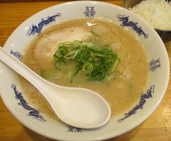 「ラーメン+サービスめし（小）650円」@博多ラーメンセンターの写真