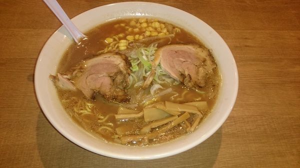 「醤油らぁめん700円+大盛り200円」@旭川らぁめん としまるの写真