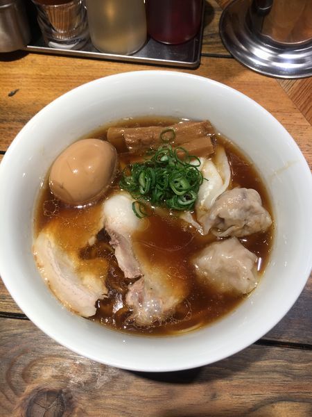 「純粋金華豚ワンタンそば（醤油）」@松戸中華そば 富田食堂の写真