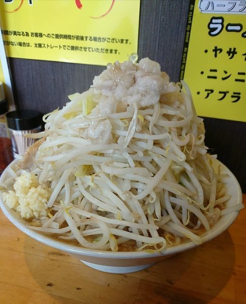 「ラーメン700円中盛り無料全増し」@ハングリーピッグ 曙町店の写真
