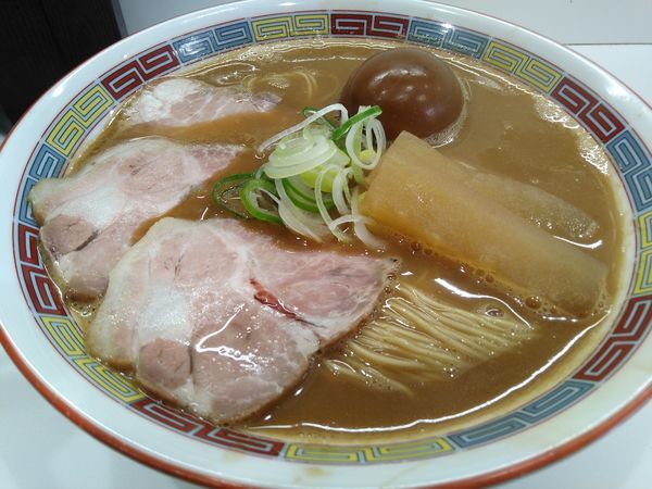 「特濃•煮干し鰮豚骨煮玉子入りラーメン」@煮干鰮豚骨らーめん 嘉饌の写真