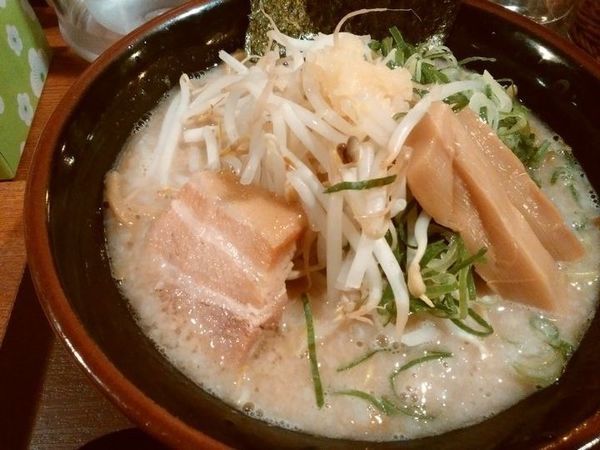 「スタミナえい蔵ラーメン（大盛、ニンニク少なめ）」@麺匠 えい蔵 多摩センター店の写真