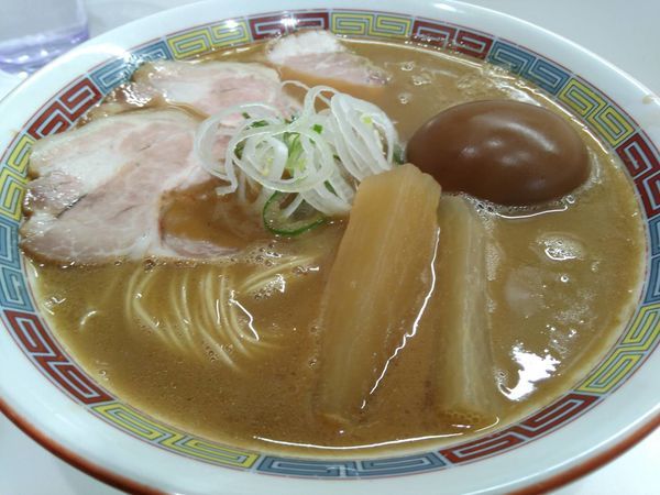 「煮干し鰮らーめん煮玉子入り「特濃」」@煮干鰮豚骨らーめん 嘉饌の写真