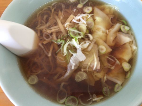 「ワンタンメンハーフ500円」@平安食堂の写真