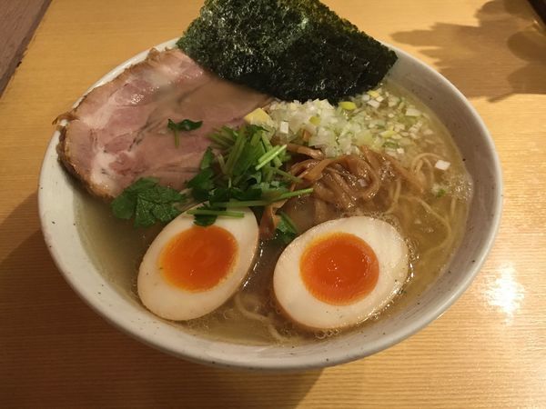 「味玉 しおらーめん」@麺や そめいよしのの写真