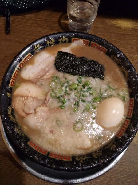 「とんこつラーメン味たま大盛」@無鉄砲 大阪店の写真