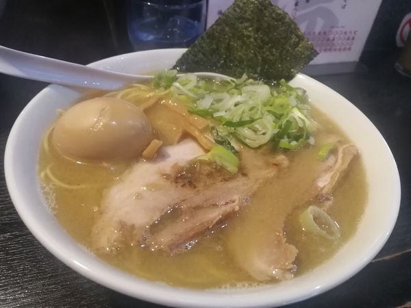 「塩煮干そば(＋味玉)」@塩そば 桑ばらの写真