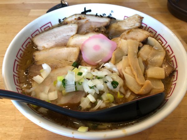 「チャーシュー豚骨中華そば大盛り」@麺屋あがらの写真