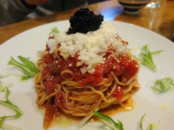 「【ムサコ式パスタ】トマトとキャビアまさかの◯しかわ麺(時価)」@ラーメン カワタカの写真