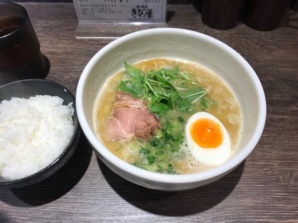 「煮干し醤油ラーメン780円+ごはん100円」@らーめん きび屋の写真