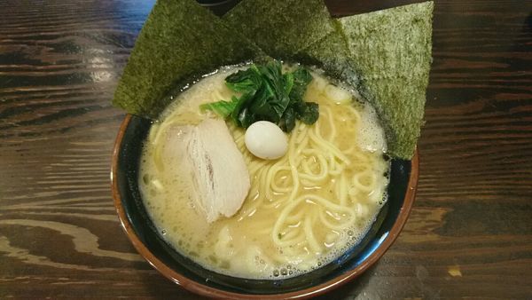 「ラーメン並_720円」@横濱家系 豚骨醤油ラーメン 蒲田 いっ家の写真