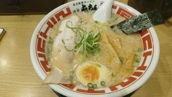 「東京豚骨ラーメン(並)_680円」@屯ちん 新宿店の写真