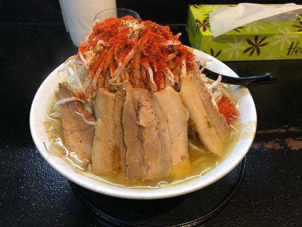 「カレー750・野菜増し増し・カラメ・チーズ」@自家製太麺 ドカ盛 マッチョ 三ノ宮店の写真