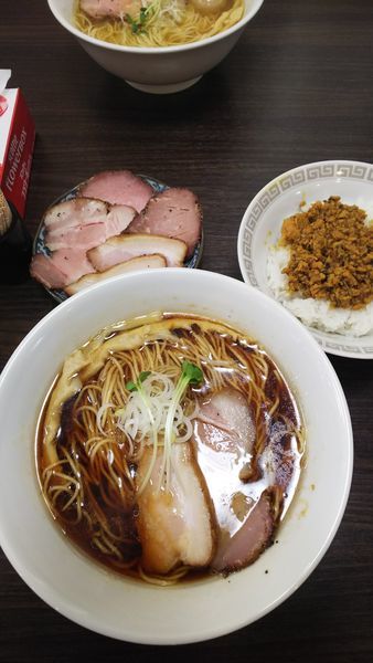 「醤油￥680ﾁｬｰｼｭｰ￥250替玉￥100」@かしわぎの写真
