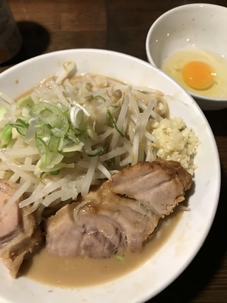 「ミニラーメン、ヤサイ、ニンニク、アブラ、生卵」@ちばから 渋谷道玄坂店の写真