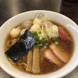 黒だし特製ワンタン麺