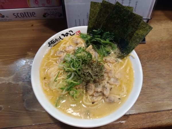 「あさりバターの塩ラーメン　中太麺　大盛」@麺処いのこ 赤塚店の写真