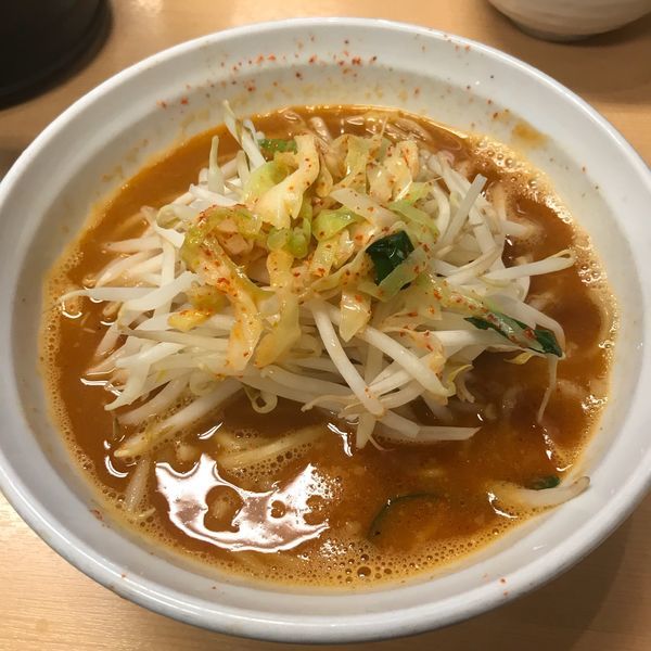 「鷹の爪ラーメン」@旨辛ラーメン 表裏 市ヶ谷本店の写真