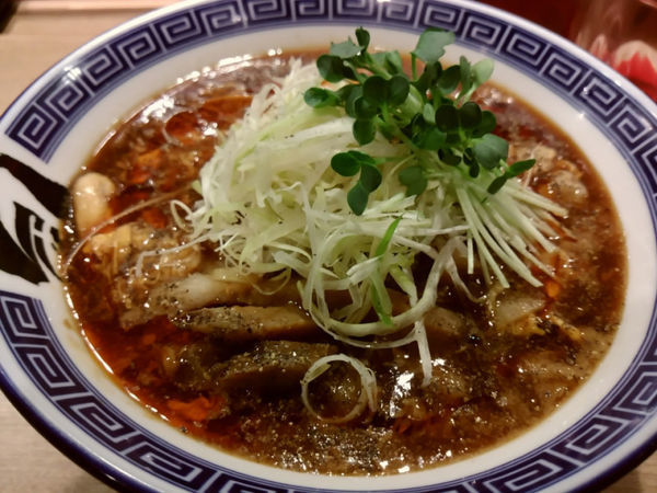 「酸辣湯麺　850円＋味玉（ｸｰﾎﾟﾝ）」@風は南から 学芸大学店の写真