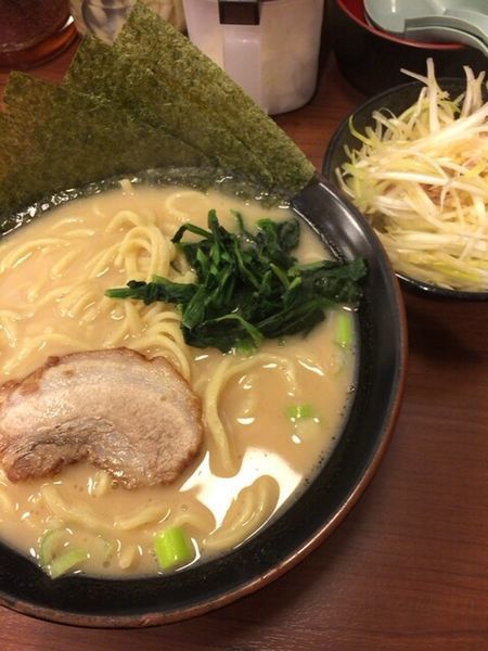「豚骨醤油ネギラーメン（大）」@宮本商店 川口新井宿店の写真