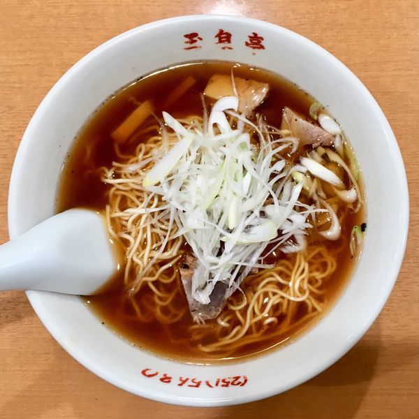 「ラーメンと半チャーハンセット850円」@玉泉亭 横浜ポルタ店の写真