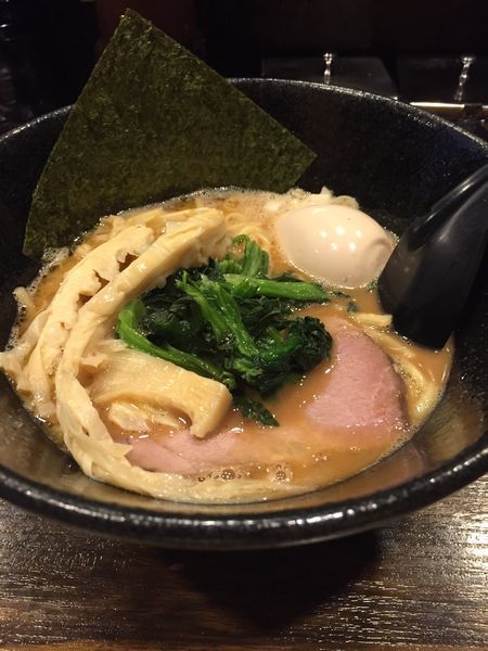 「大和田ラーメン 豚骨醤油 味玉」@麺屋 大和田の写真