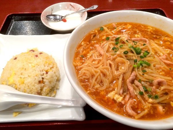 「サンラータン麺＋半炒飯セット」@福泰酒家 ファッションクルーズニューポート ひたちなか店の写真