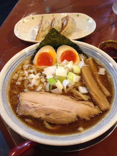 「煮干しらーめん 手もみ麺 730円 味玉」@麺者いふうの写真