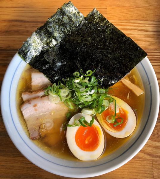 「中華そば (650円) 特製 (200円)」@ひかり食堂の写真