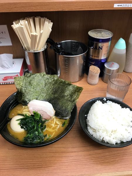 「ラーメン(650円)+ノリ(50円)」@横浜らーめん 若武者の写真