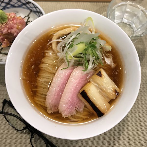 「鴨らぁ麺＋鮪屋のトロたくちらし」@らーめん 鴨to葱の写真